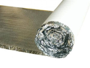 Aluminium Reflectiefolie Rol 3mm met flap. 50 meter lang en 1 meter breed. Volle pallet 18 stuks.